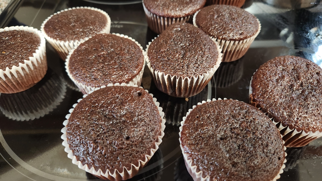 A picture of the Chocolate Red Wine Filled Cupcakes recipe.