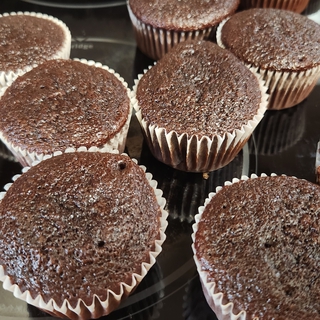 A picture of the Chocolate Red Wine Filled Cupcakes recipe.