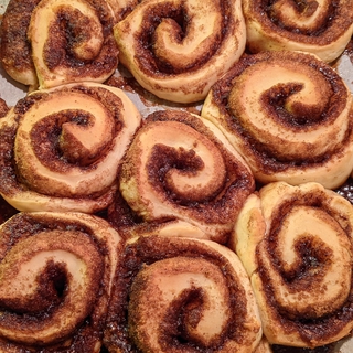 A picture of the Cinnabons Cinnamon Rolls recipe.